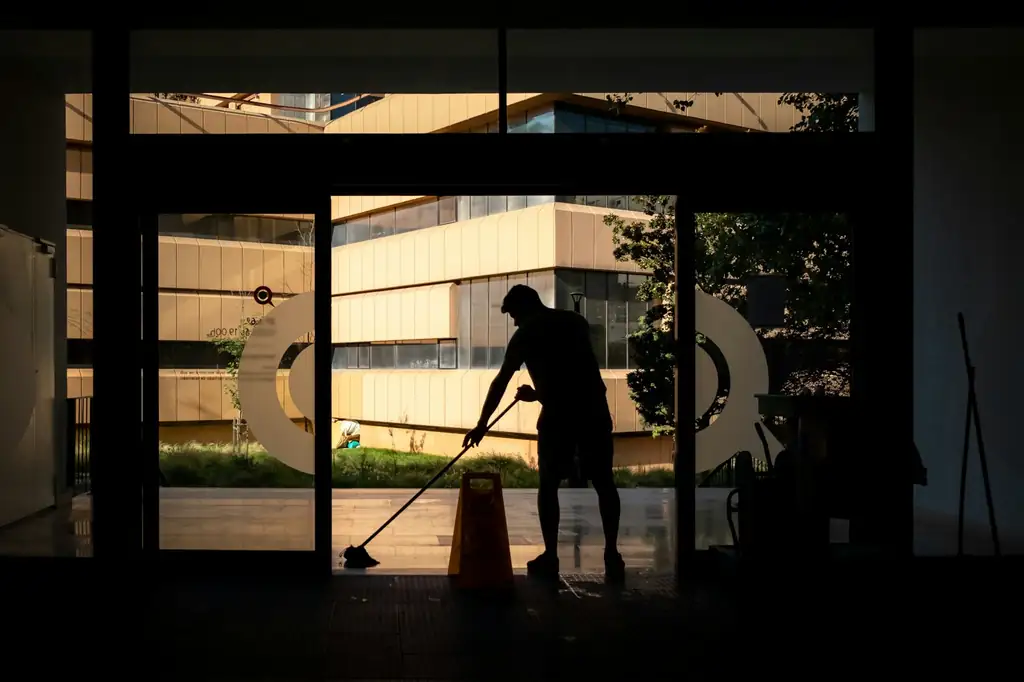 Building & Commercial Cleaning